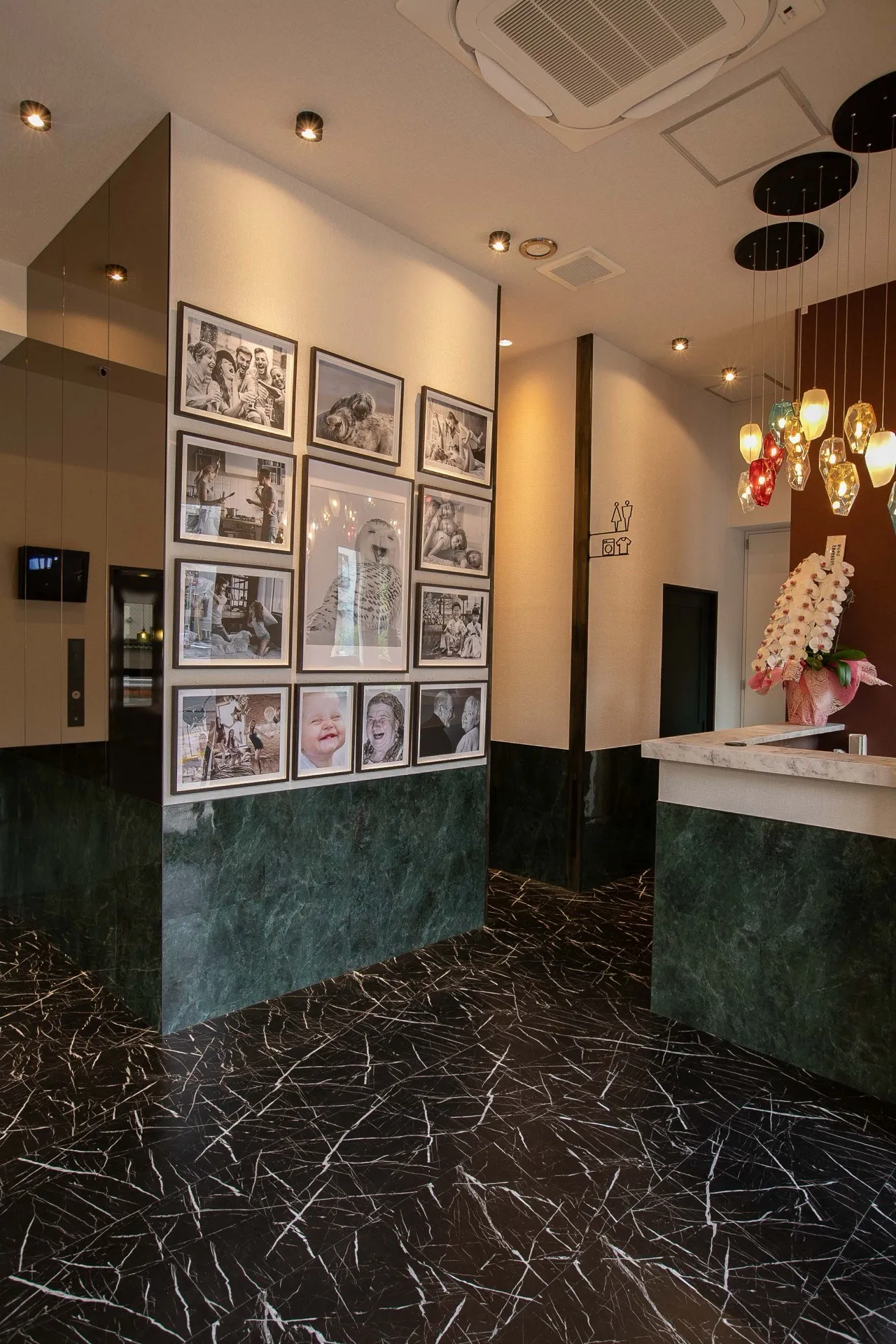 Moto Hotel lobby
